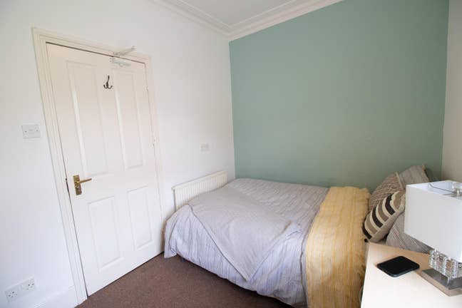 Large houseshare close to the city centre Main Photo