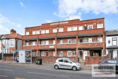  3  Bedroom Flat in Leyton E10 Main Photo