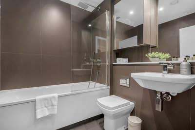 Serviced 1-Bed Apartment – Hounslow TW3, Heathrow Main Photo