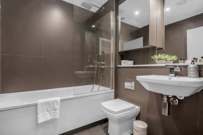 Serviced 1-Bed Apartment – Hounslow TW3, Heathrow Main Photo
