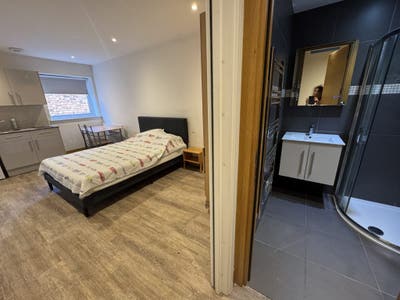 Beautiful Spacious Modern Studio - Colindale  Main Photo