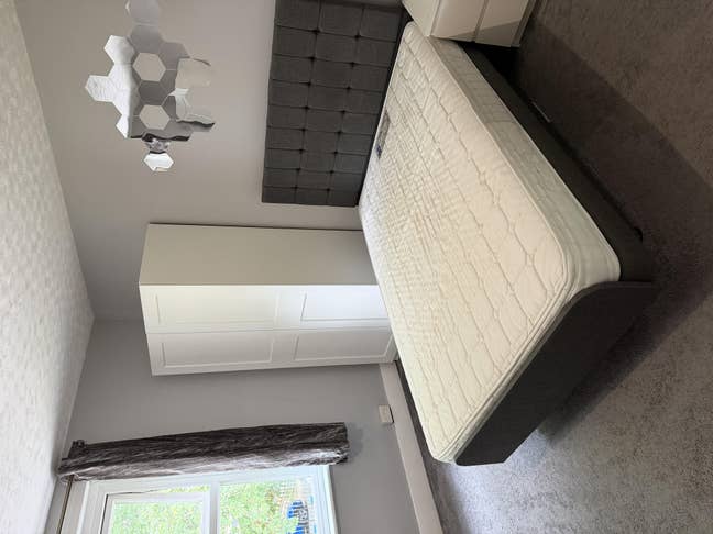 Large double room for single occupancy Main Photo