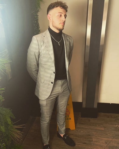 Professional Male seeks a single or double room Main Photo