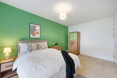 2 Double Rooms in Newly Refurbished House - L13! Main Photo