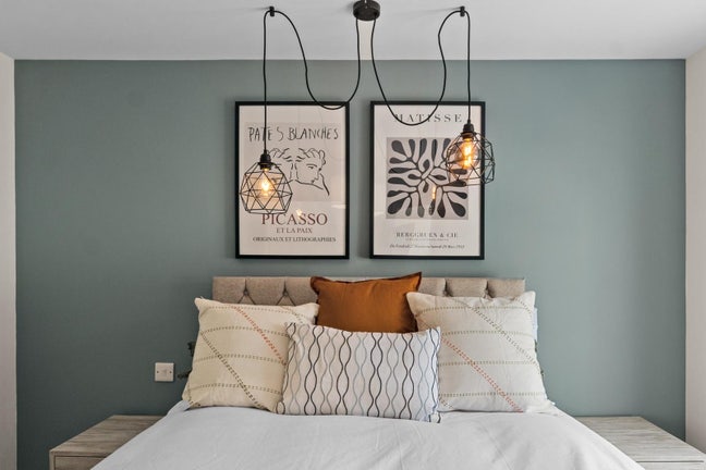 Central Location & Great Price! Main Photo