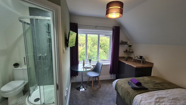 Double Ensuite Room Available Main Photo