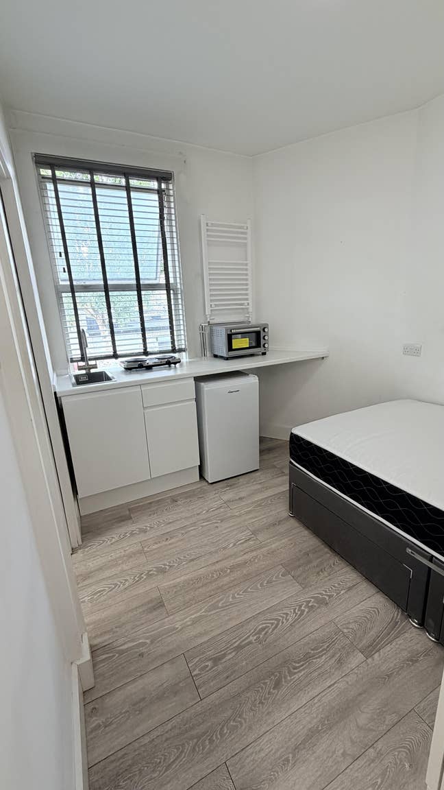 New Refurbished Studio Flats-All Bills Included Main Photo