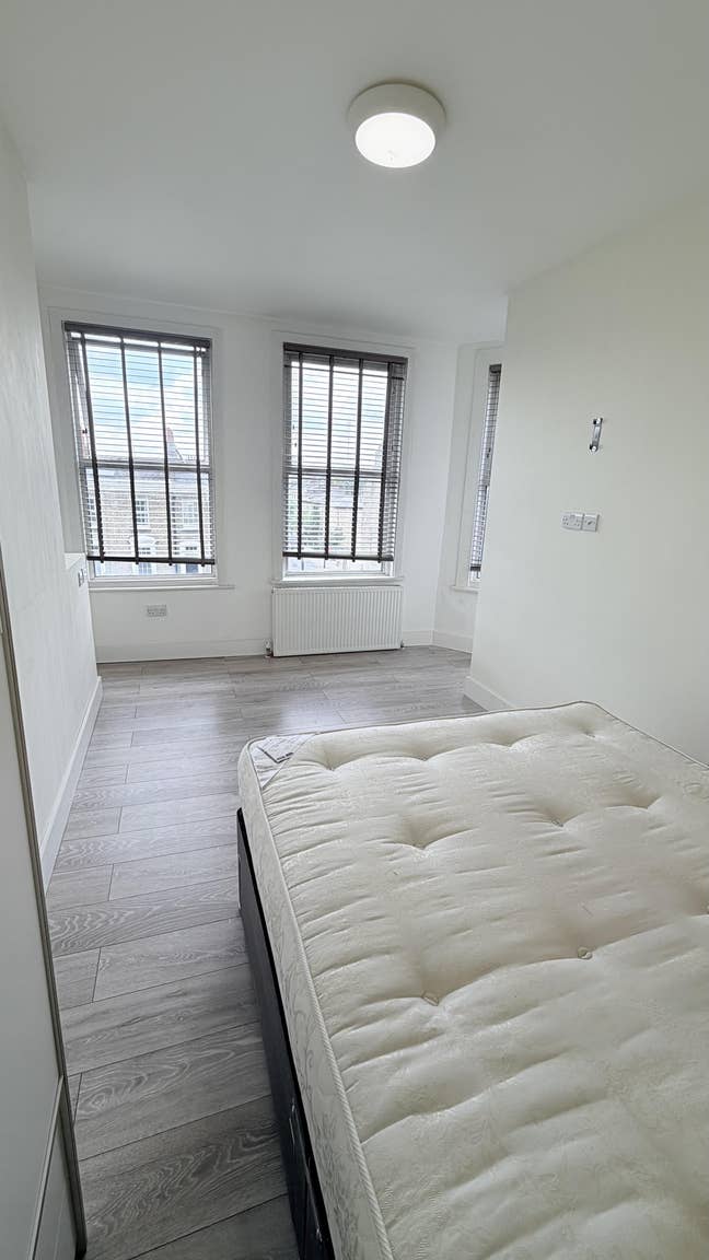 New Refurbished Studio Flats-All Bills Included Main Photo