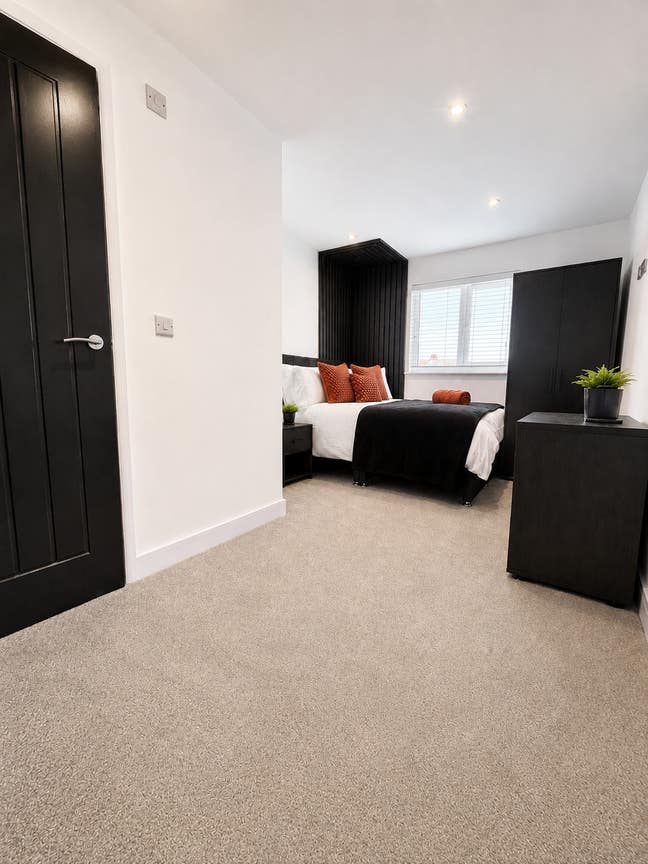Be the First to Move In | Brand-New Rooms✨ Main Photo
