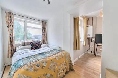 3-Rooms is available for rent in - TW13 5EE Main Photo