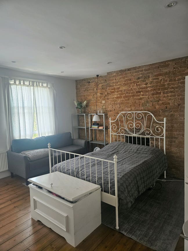 Spacious Double Room with Ensuite Main Photo