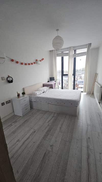 Room in in 2-Bed Flat | 10 Min Walk to Station Main Photo
