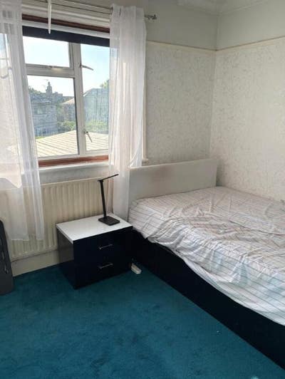 Shared House  - 1 Double Bedroom - Old Oak Main Photo
