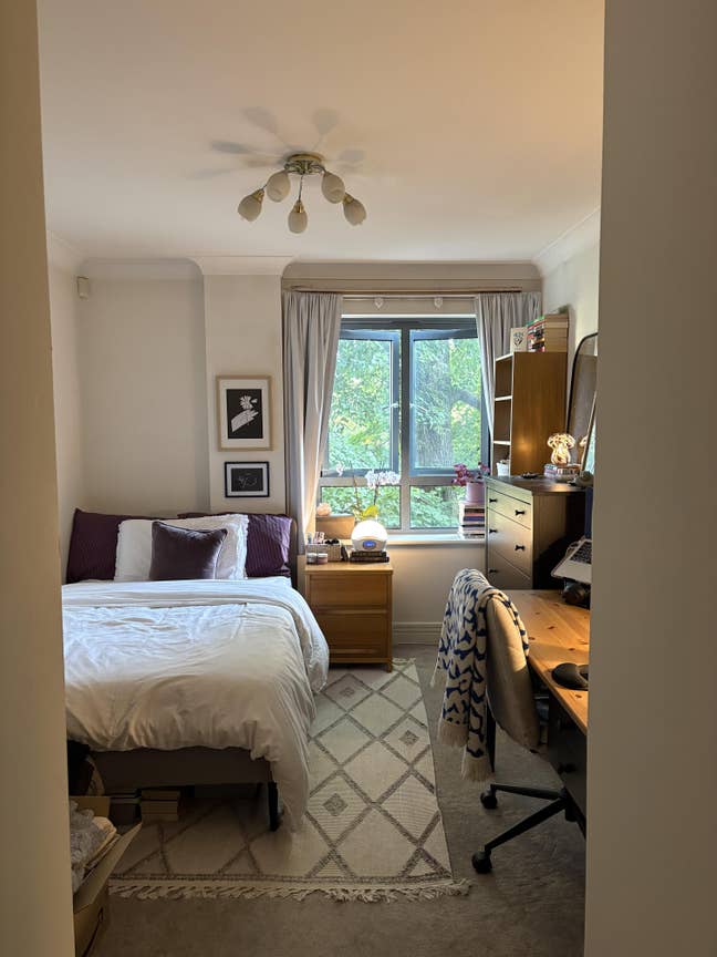 Double room in modern and peaceful Jericho flat Main Photo