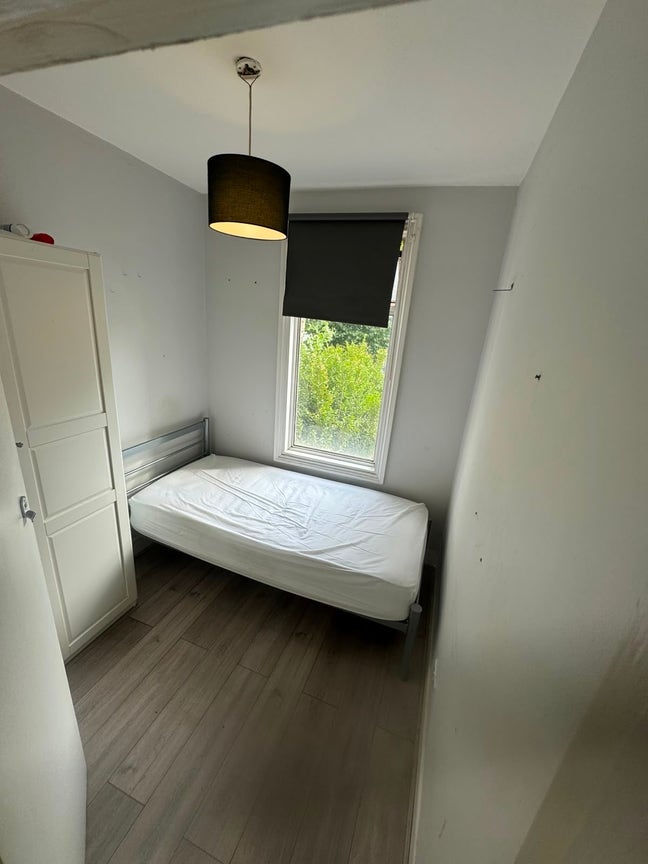 Bright Single  Room Near Dollis Hill Station!” Main Photo