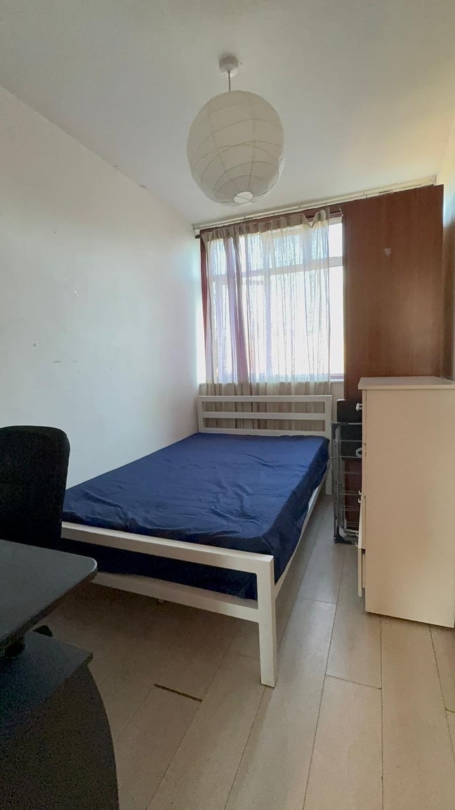 Single Room- Ready to Move- Poplar- All Bills Incl Main Photo