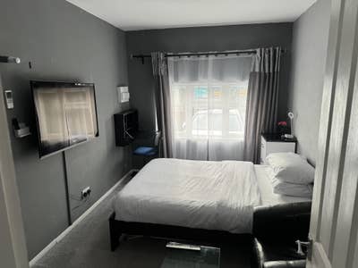 Fully Furnished Self-Contained One-Bedroom Annexe  Main Photo