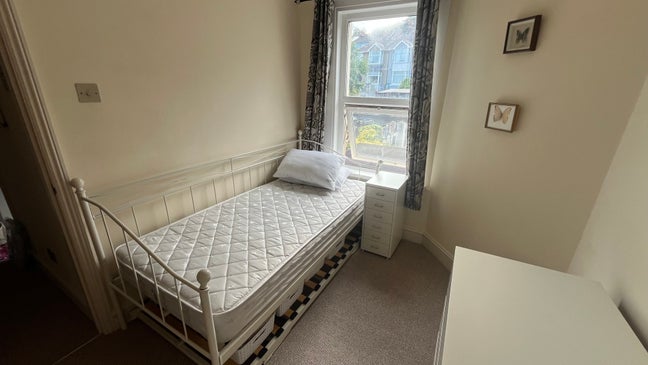 Lovely Single Room Close to Torquay Coach Station Main Photo