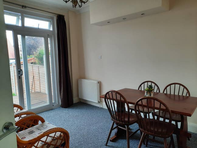 Spacious Double Room to Rent Main Photo