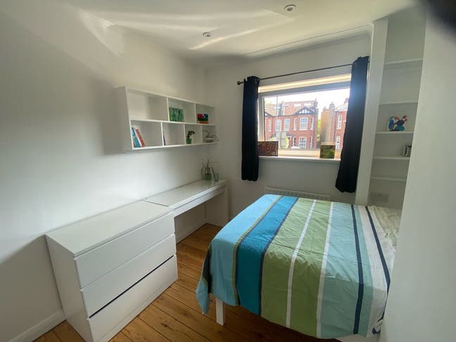 Superb homely double in refurbished house & lounge Main Photo