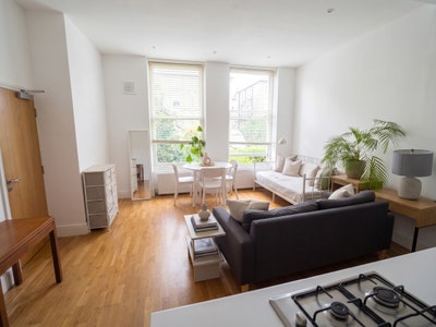 A stunning 2 bed garden flat in Caledonian Road N7 Main Photo