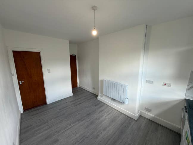 DSS-Self-Contained Studio Flat in Tottenham N15 Main Photo