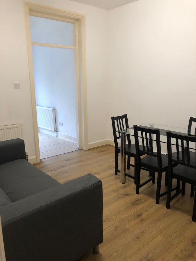 Double Room in Tooting Broadway  Main Photo
