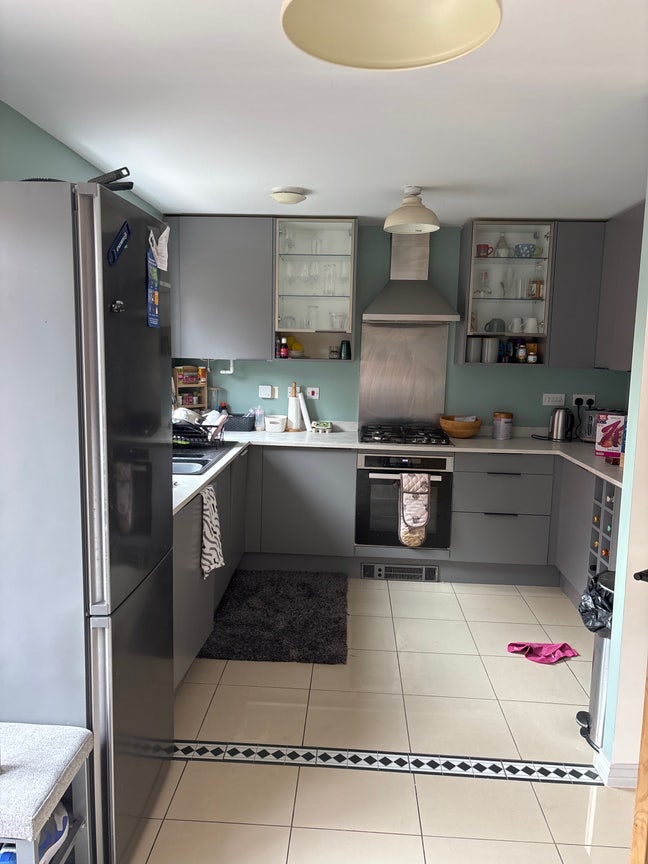 4 bed house with a room to rent  Main Photo