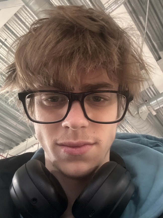 Student Male looking for nice roomates :)  Main Photo