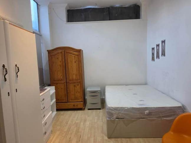 Spacious Double Room- IG11 8EU Main Photo