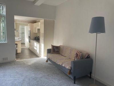 Lovely Double Rooms &pound;800 pcm (Bills Included) Main Photo