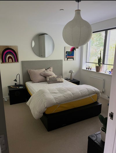 Mon -Fr. Double room + en-suite  Main Photo