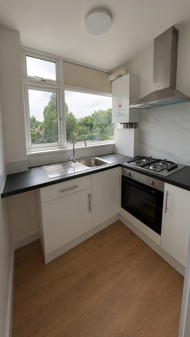 Modern Refurbished 2-Bed Flat Main Photo