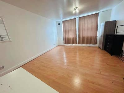Spacious Studio Flat to Rent New Cross Road!!! Main Photo