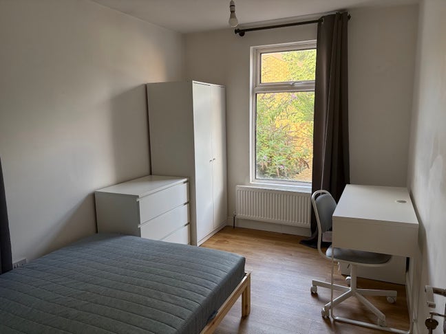 Spacious Double Room  – Bills Included Main Photo