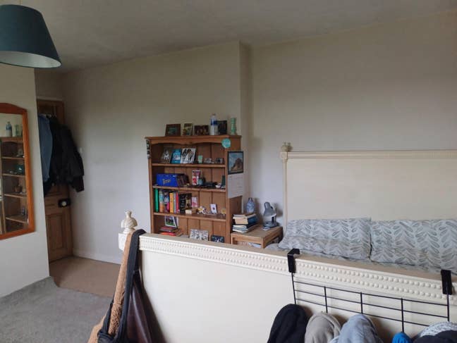 Bright and spacious double room available  Main Photo