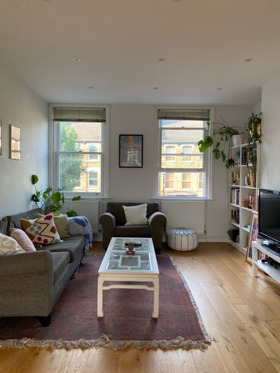 Bright Double Room Available Main Photo