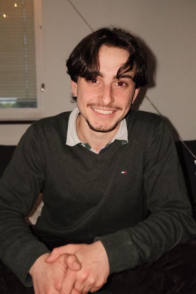 Professional looking for a house share or buddy up Main Photo
