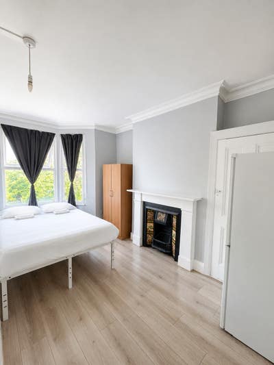 Seven Sisters Double Room|1 Person|0 Deposit Main Photo