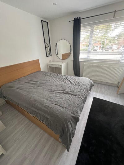 1 Furnished double rooms available  Main Photo