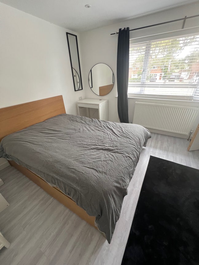 1 Furnished double rooms available  Main Photo