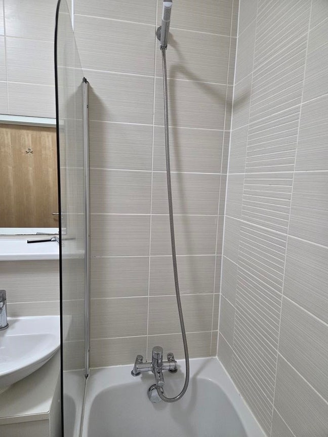 Room available for Rent in Furnished Clean Flat Main Photo