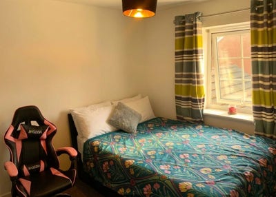 Cefn Glas Double Room in New Home Main Photo