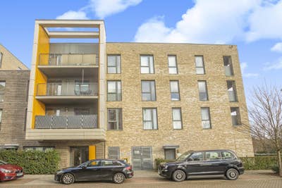 En-suite double, one min from Colindale station  Main Photo