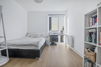 En-suite double, one min from Colindale station  Main Photo