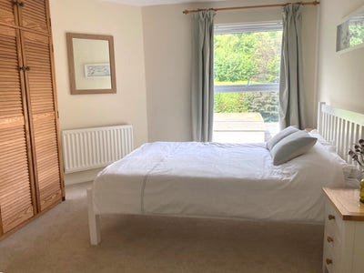 Bright Double Bedroom  Main Photo