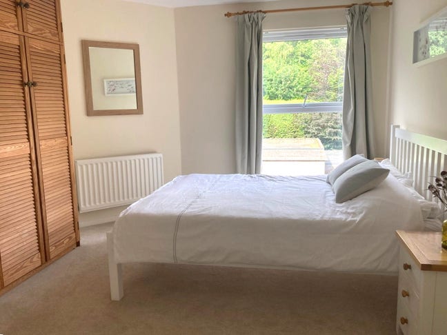 Bright Double Bedroom  Main Photo