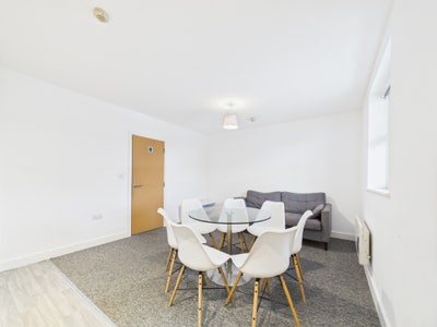 Replacement tenant needed Bristol Main Photo