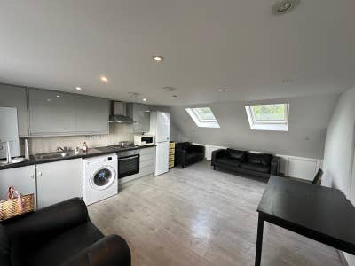 Three bedroom maisonette to let in London E4 Main Photo