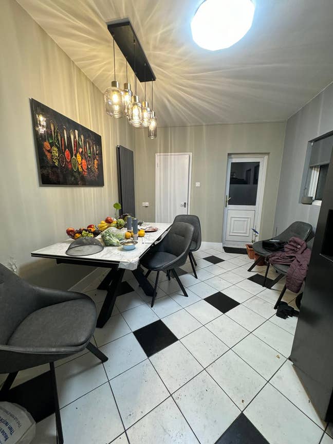 2 Rooms Available Next to Ilford Lane  Main Photo